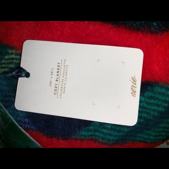 Brand new warm & cozy Aerie blanket - Picture 4 of 5